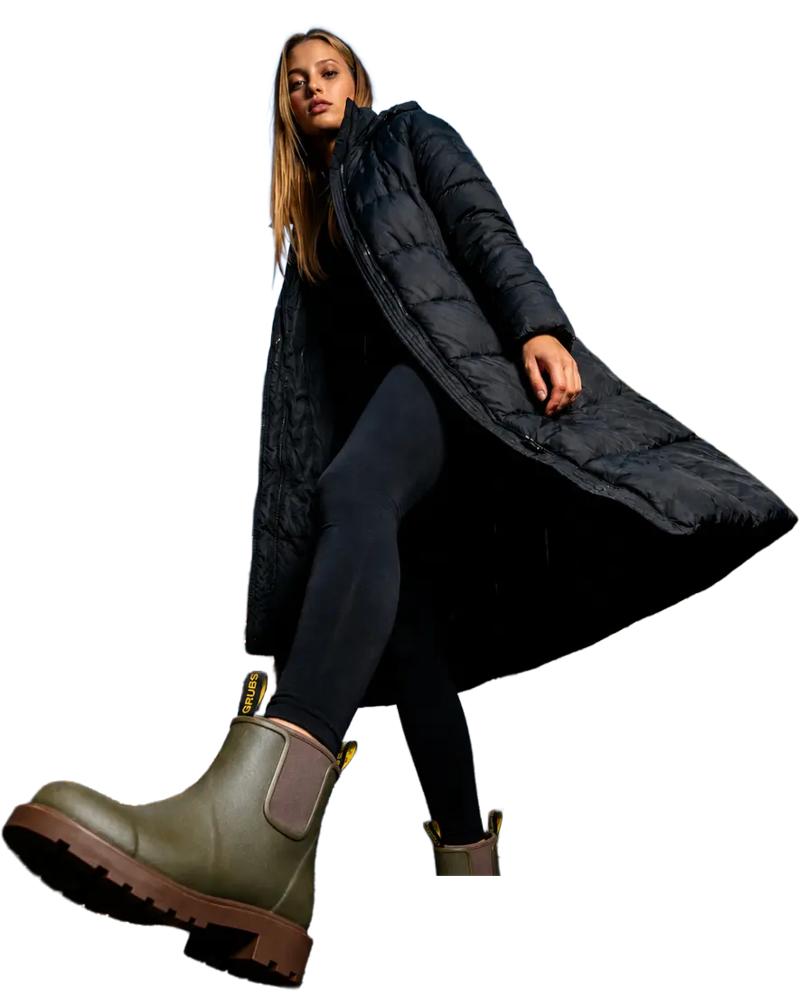 Bromley 4.0 boot styled for town and trail